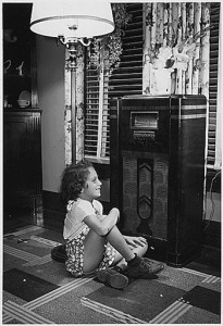 Girl_listening_to_radio